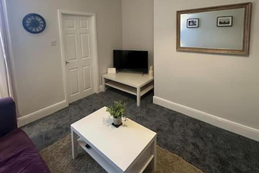 Apartment - Sleeps 3 - Pet Friendly - Parking