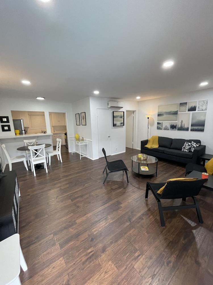 Hollywood Business Suites