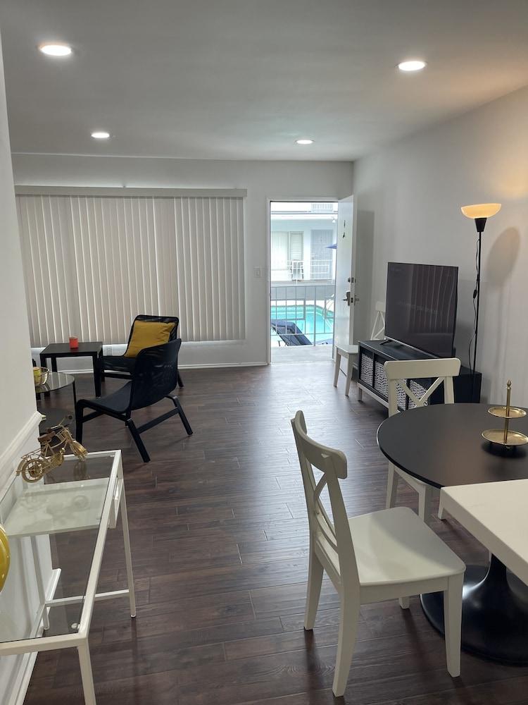 Hollywood Business Suites