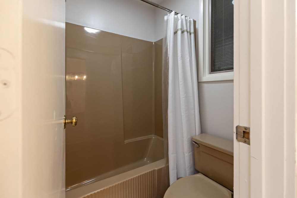 Wintergreen Retreat Jacuzzi Sauna dog Friendly