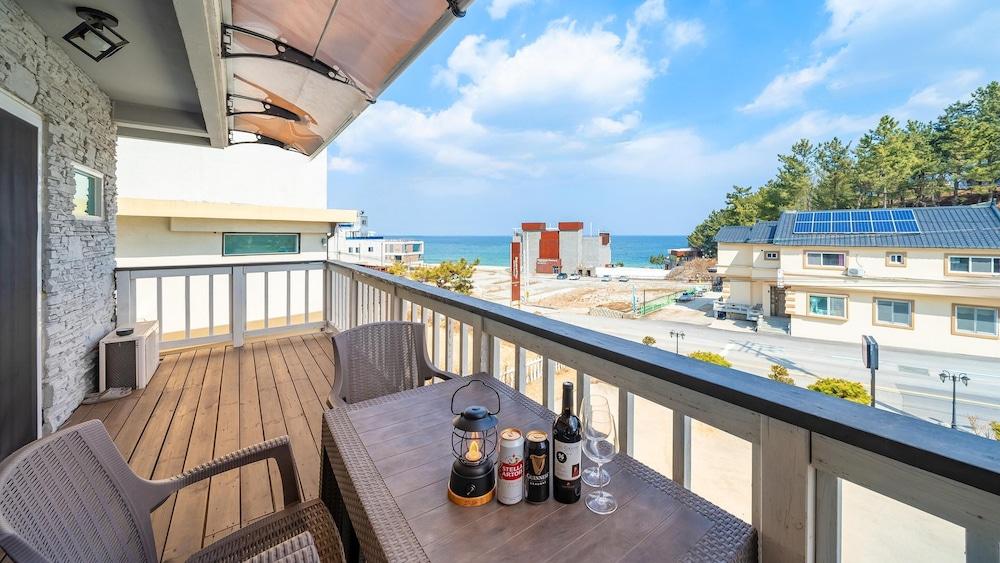 Goseong Araenmaru Pension