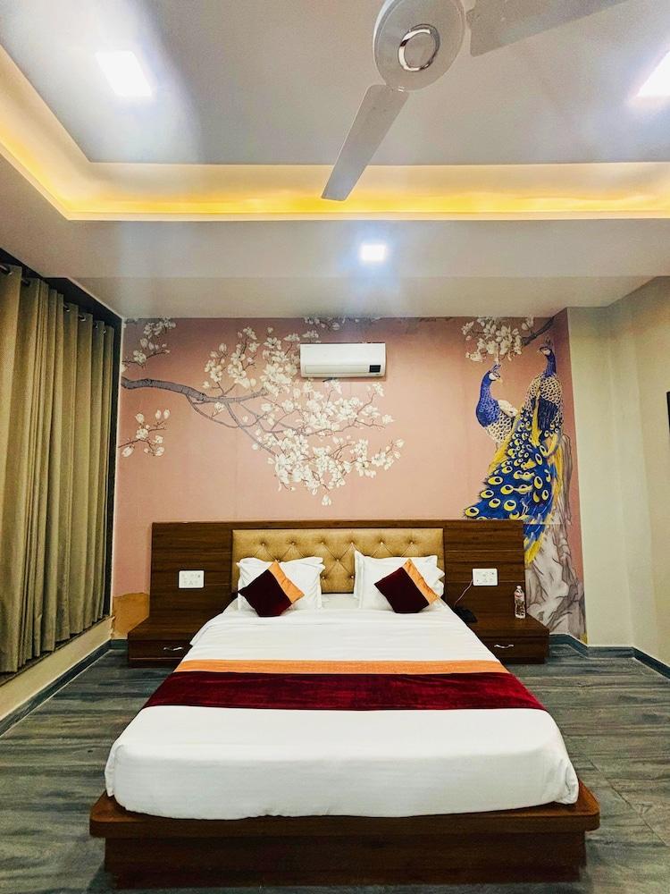 Vinn Amar Vilas by Vesta