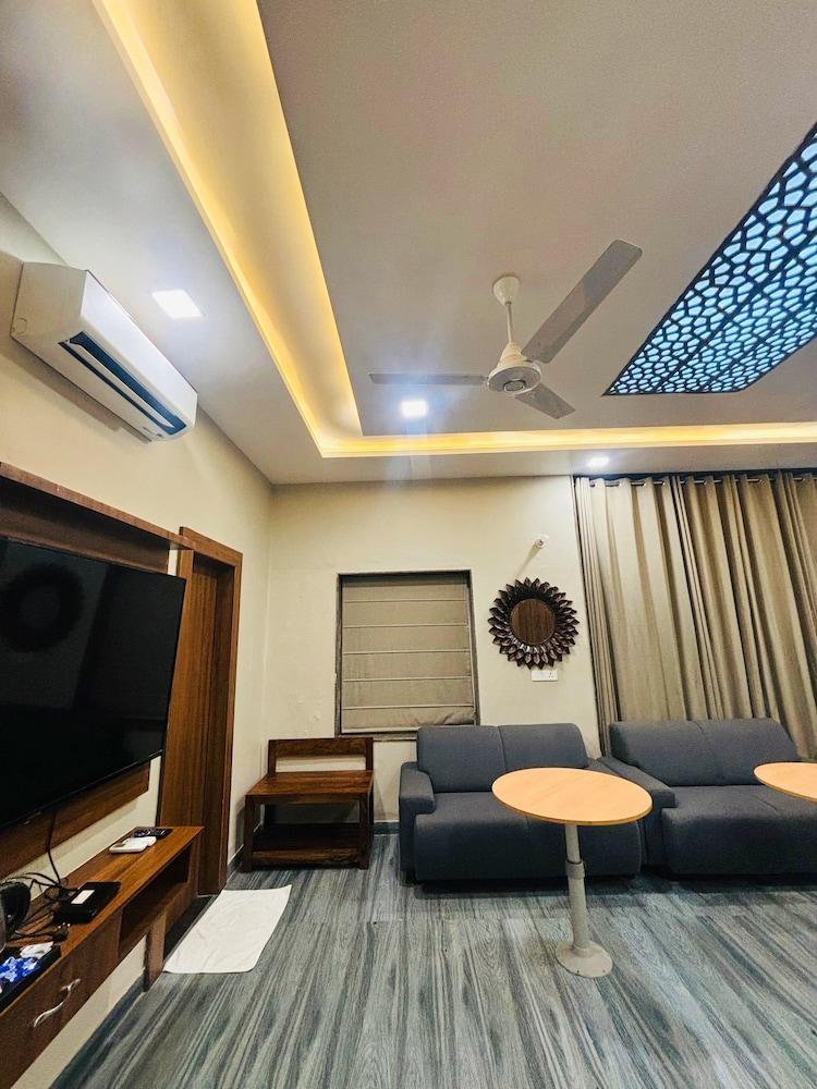 Vinn Amar Vilas by Vesta