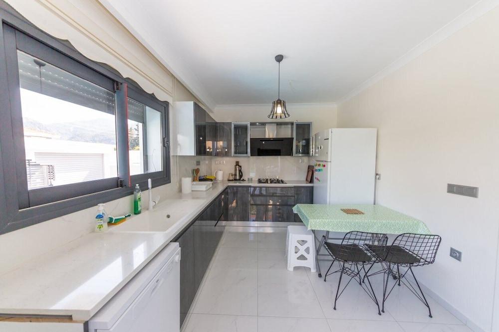 ANGEL A BLOK MARMARİS