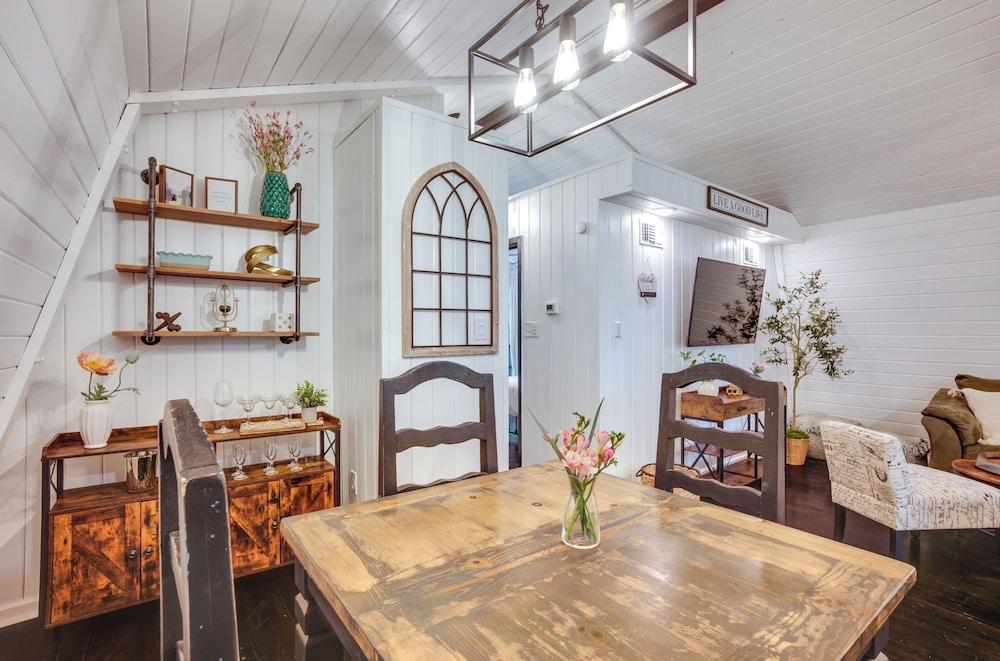 Willis Vacation Rental ~ 2 Mi to Lake Conroe!