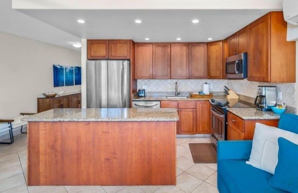 Kihei Surfside, #304 1 Bedroom Condo by RedAwning