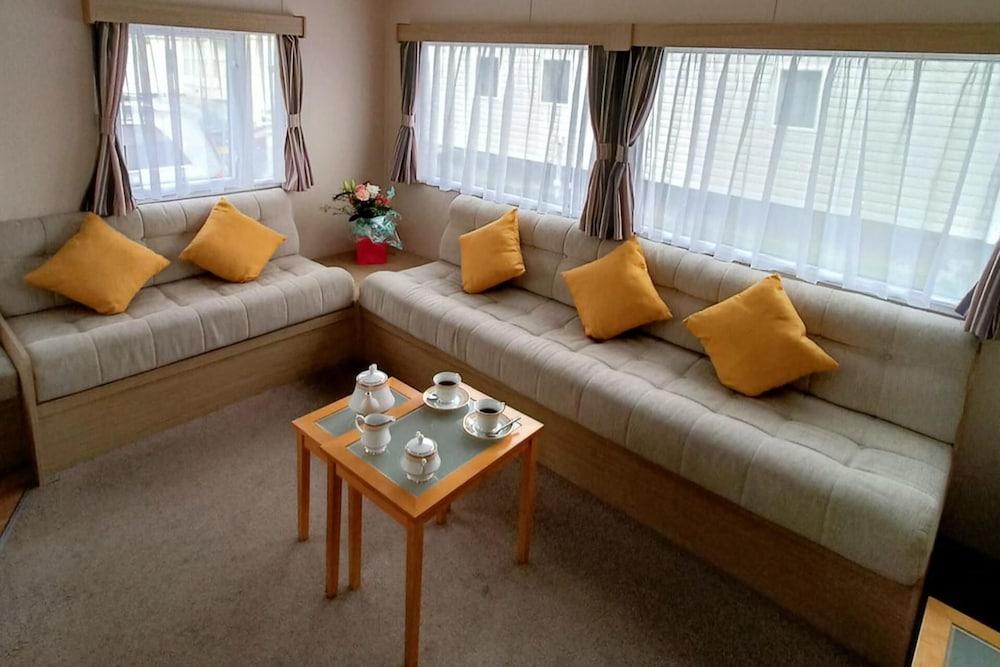 3 Bed, Sleeps 6, Parking