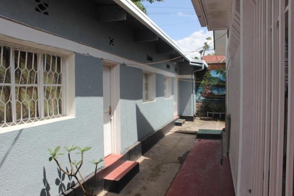 Room in B&B - Amahoro Guest House - 6-bed Mixed Dormitory Room no1