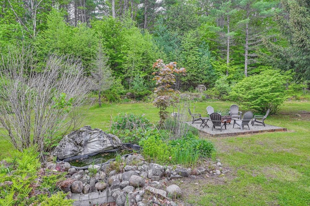 Cozy Lake Luzerne Home - 1 Mi to Wayside Beach!