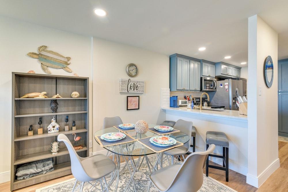 Galveston Beachfront Condo: Balcony & Pool Access!