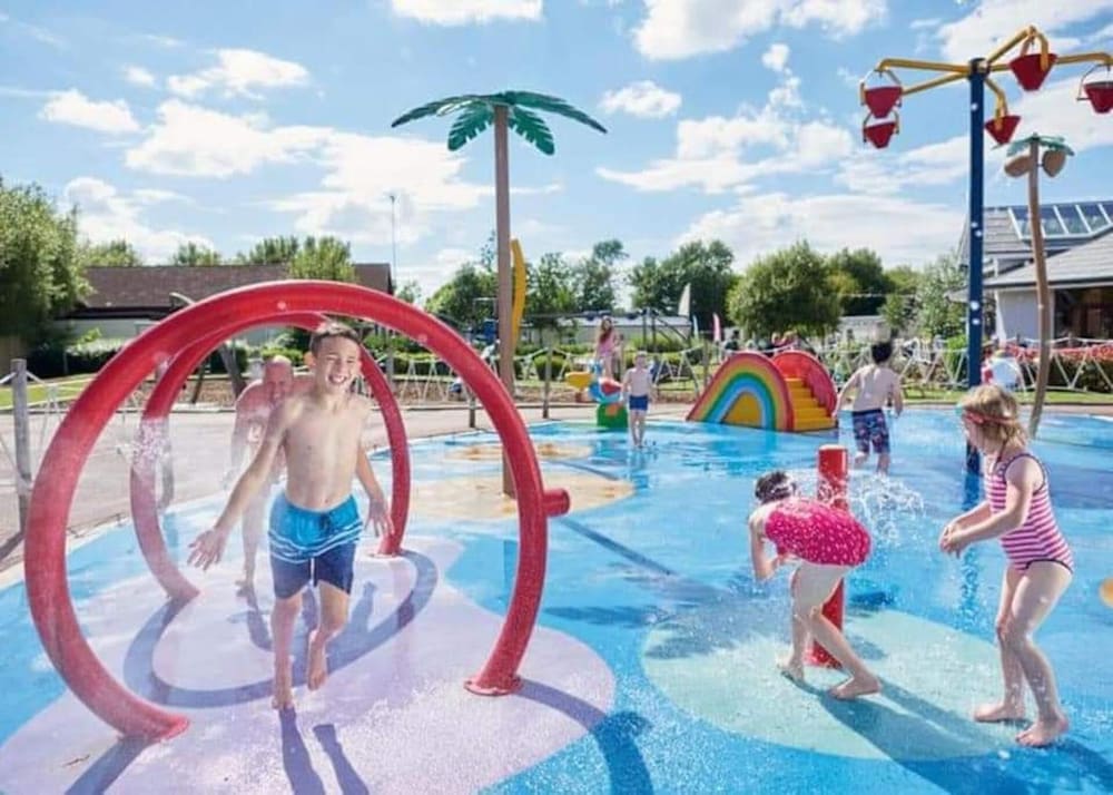 3 Bed Caravan - Near Beach, 5 Star Reviews, Wifi