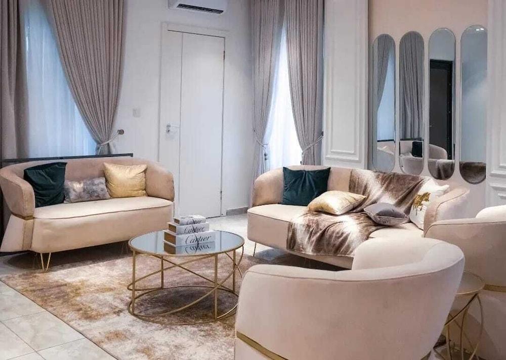 4 bedroom terrace with pool & chef