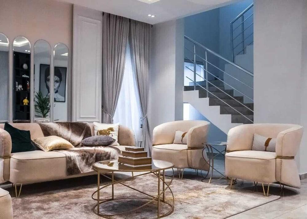 4 bedroom terrace with pool & chef