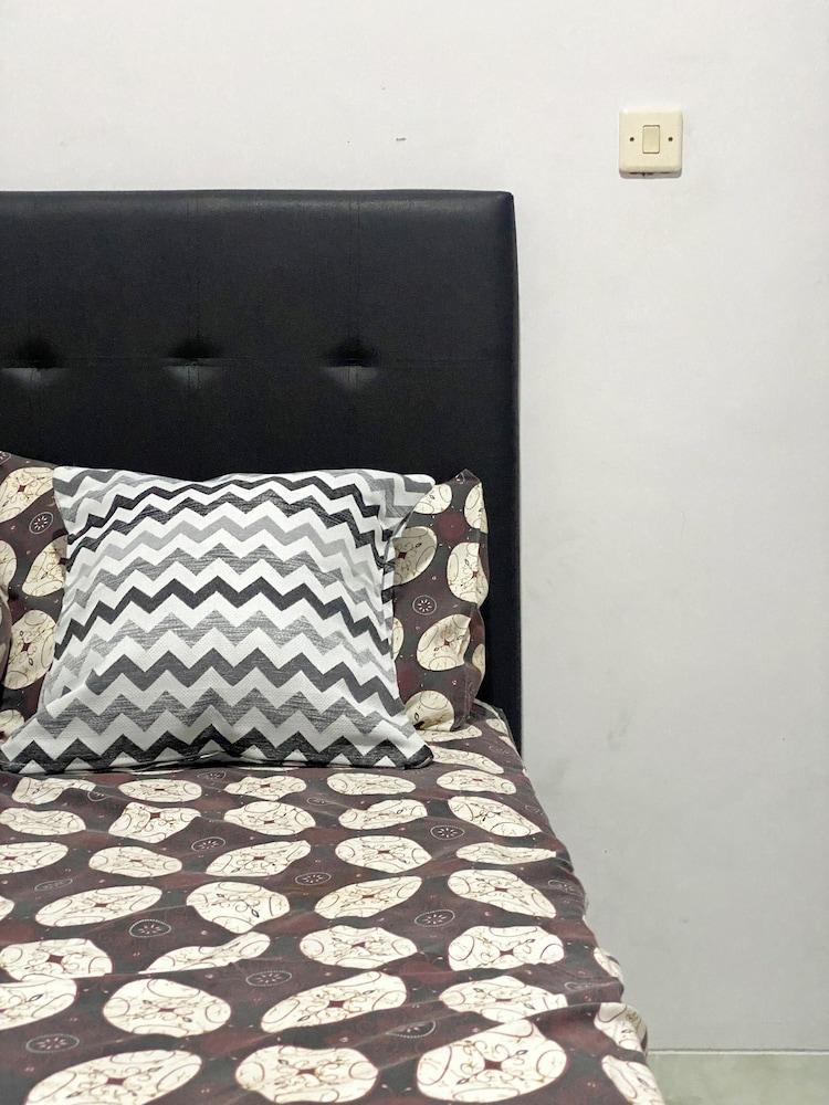 LieFly Prambanan Villa