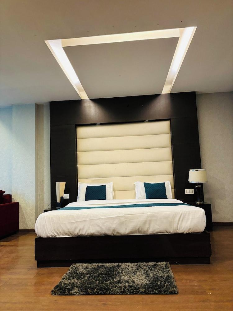 HOTEL BILLIONS AIRPORT