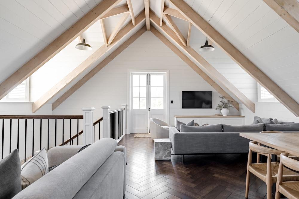 Linnaeus Suite, Berry - by Linnaeus Collection