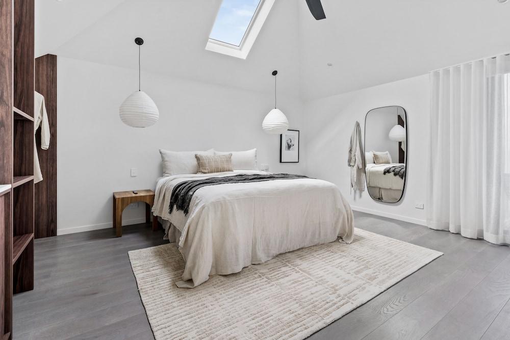 Maple Suite, Berry - by Linnaeus Collection