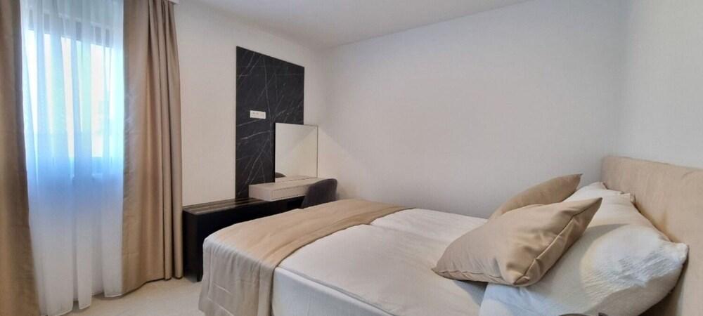 Mark 1 - 100 m From sea - A2