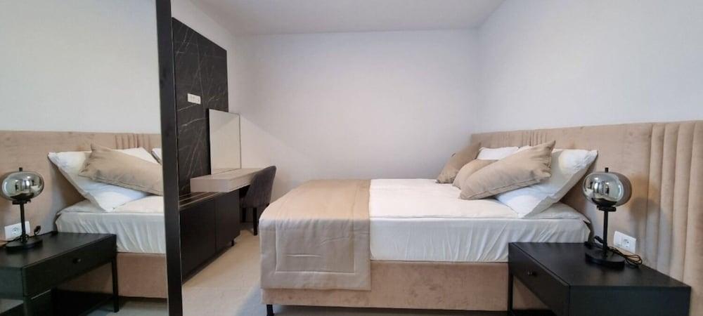 Mark 1 - 100 m From sea - A2