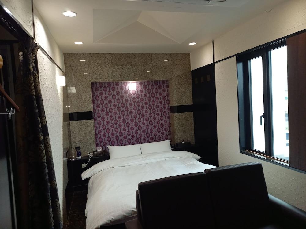 HOTEL C-PLUS - Adults Only