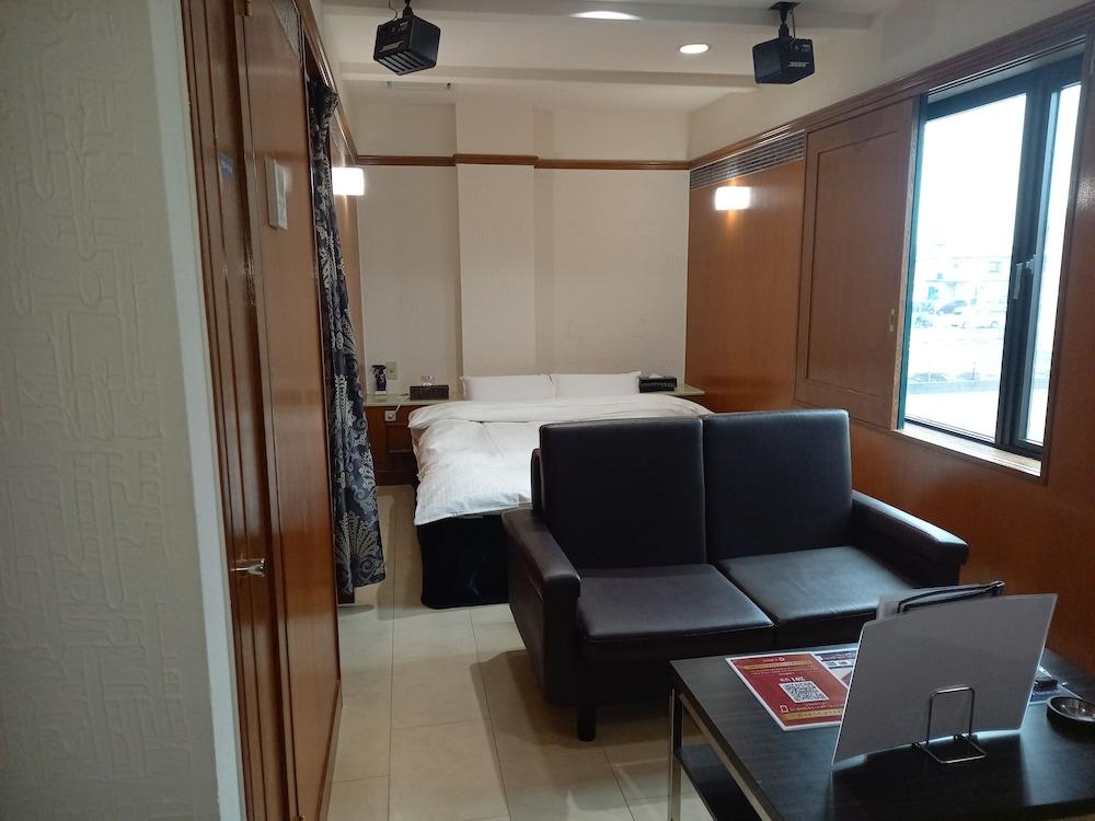 HOTEL C-PLUS - Adults Only