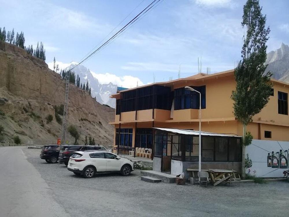 Khunjerab Hotel & Restaurant