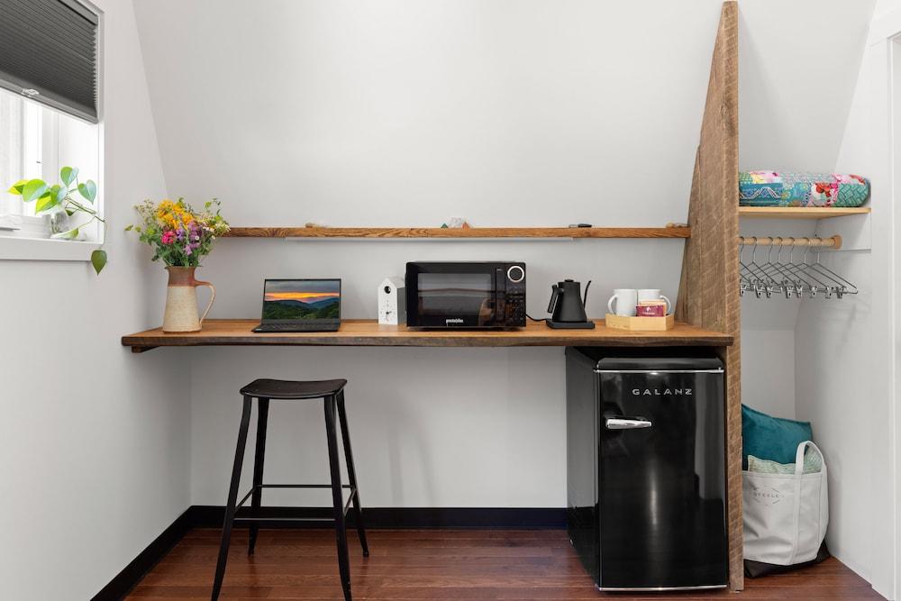 Wrong Way River Lodge & Cabins