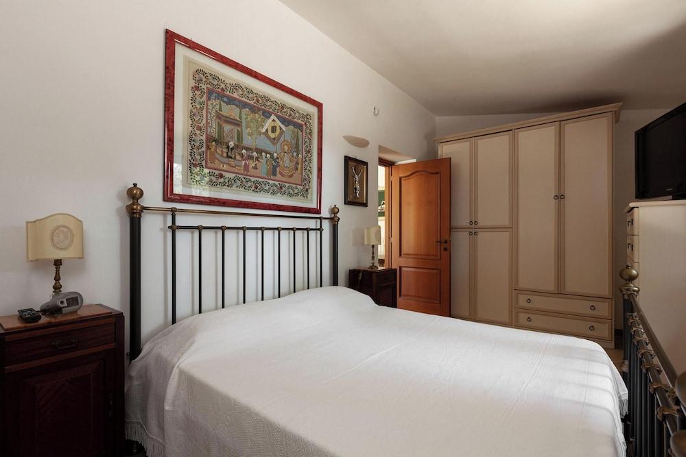 Villa Carmen With Garden And Pool