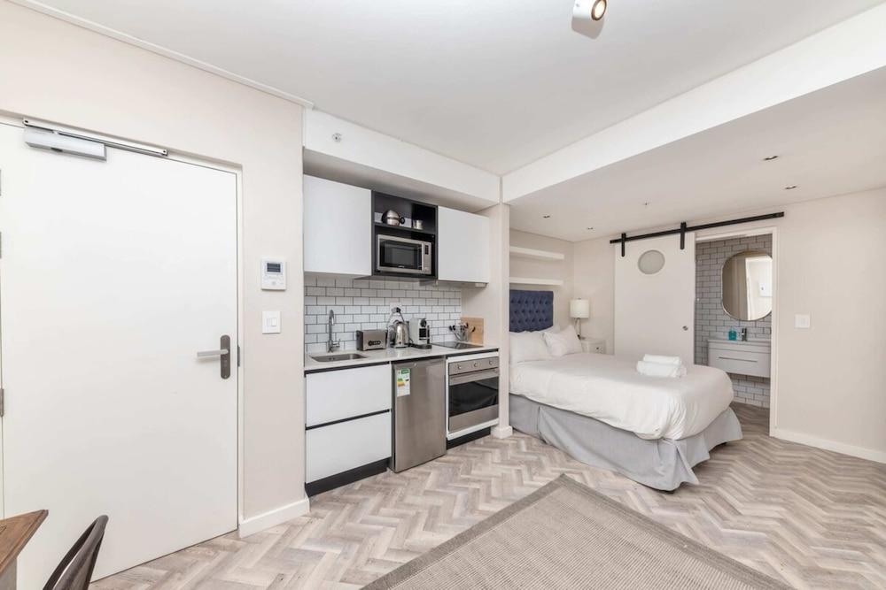 Stylish Minimalist Studio in Central Cape Town