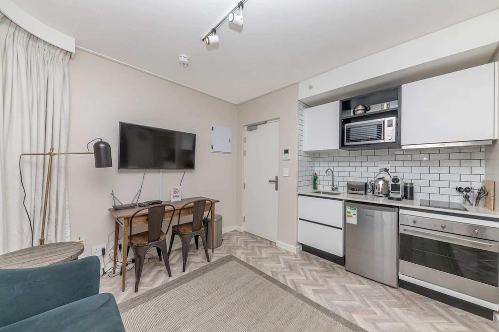 Stylish Minimalist Studio in Central Cape Town