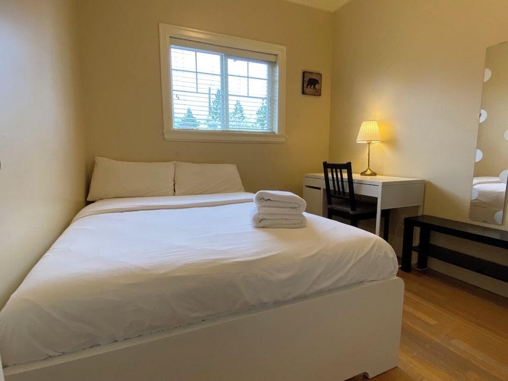 Vancouver Metrotown Modern Guest House