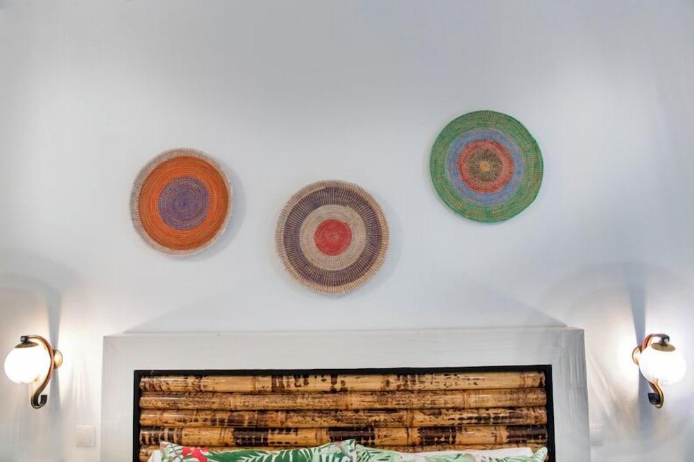 Molucano Themed Rooms