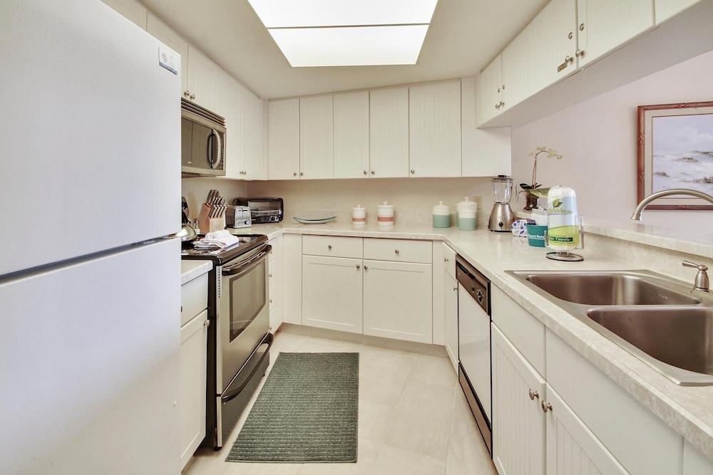 Land's End 1-203 Pool View