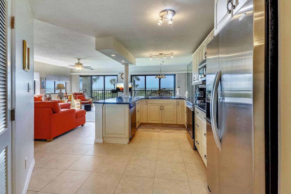 Land's End 10-201 Beach Front - Premier