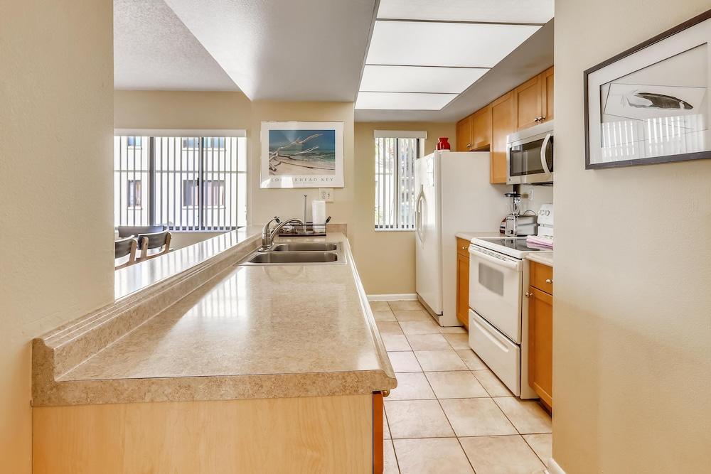 Land's End 10-205 Beach Front