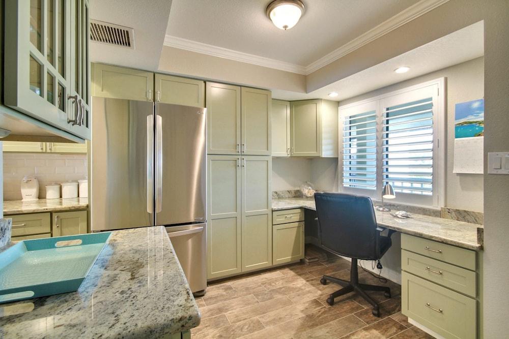 Land's End 10-402 Beach Front - Premier