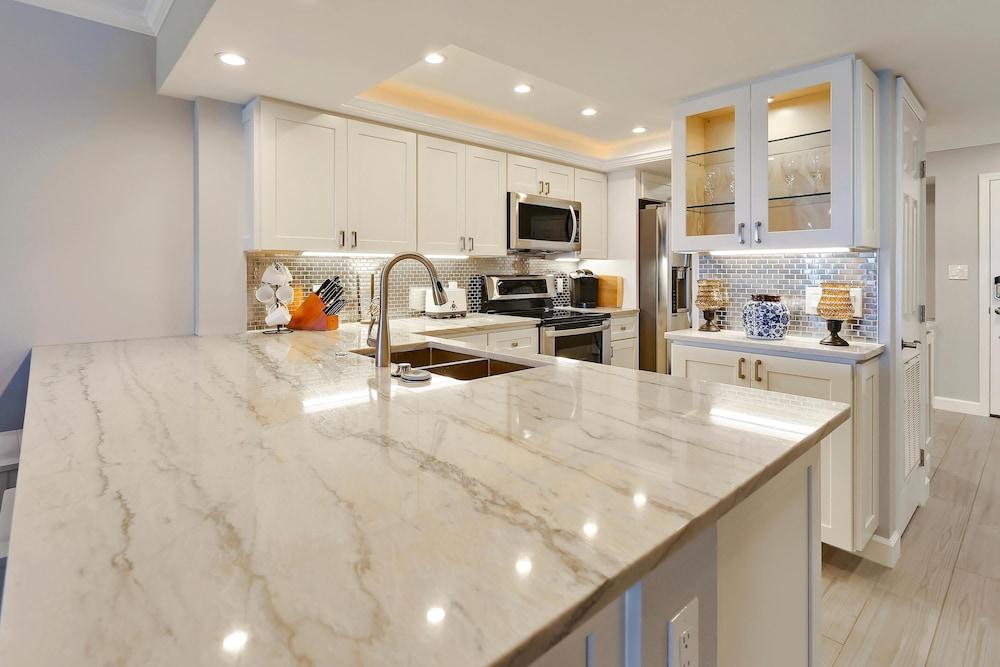 Land's End 10-403 Beach Front - Premier