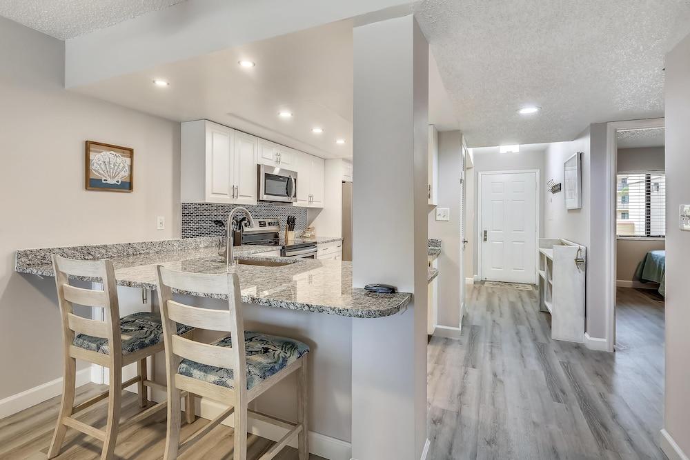 Land's End 4-202 Bay Front - Premier