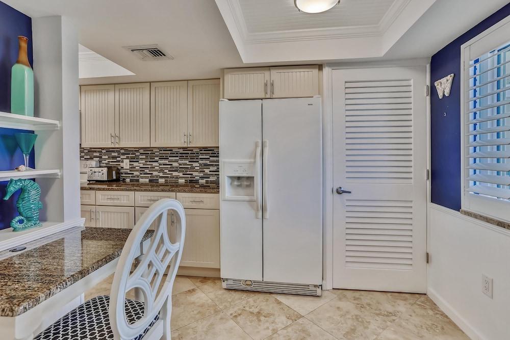 Land's End 4-303 Bay Front - Premier