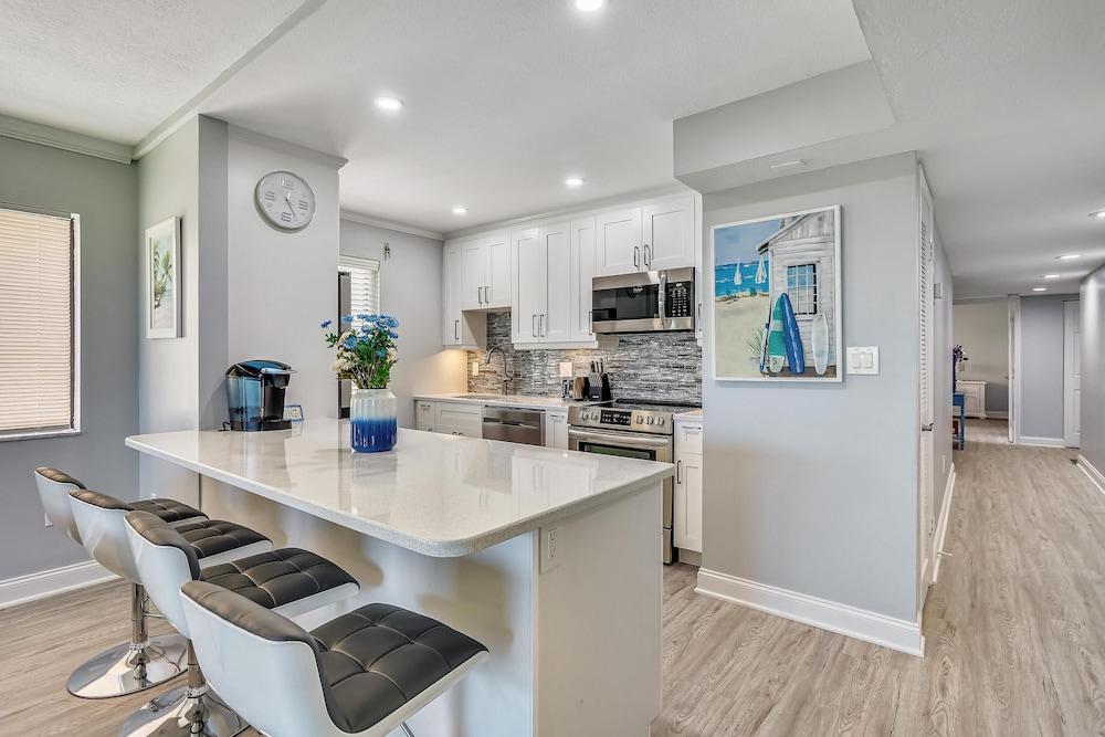 Land's End 6-205 Beach Front - Premier