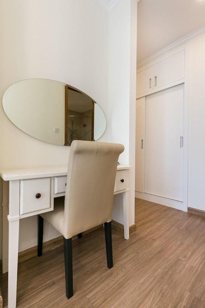 Hoa Tranh - Vinhomes Central Park