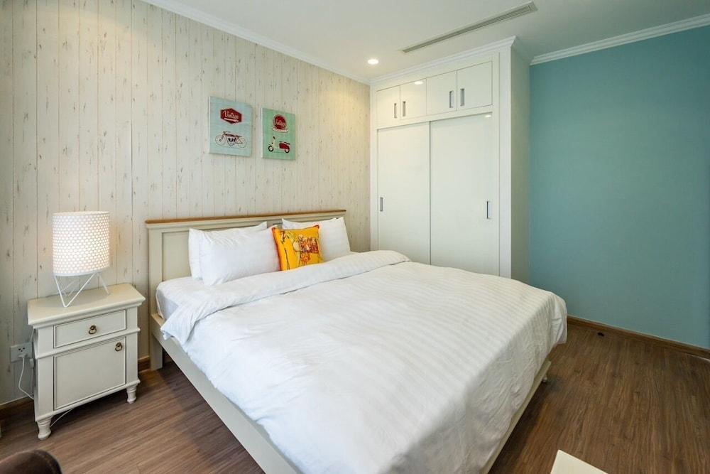 Hoa's Apartment in Vinhomes Central Park