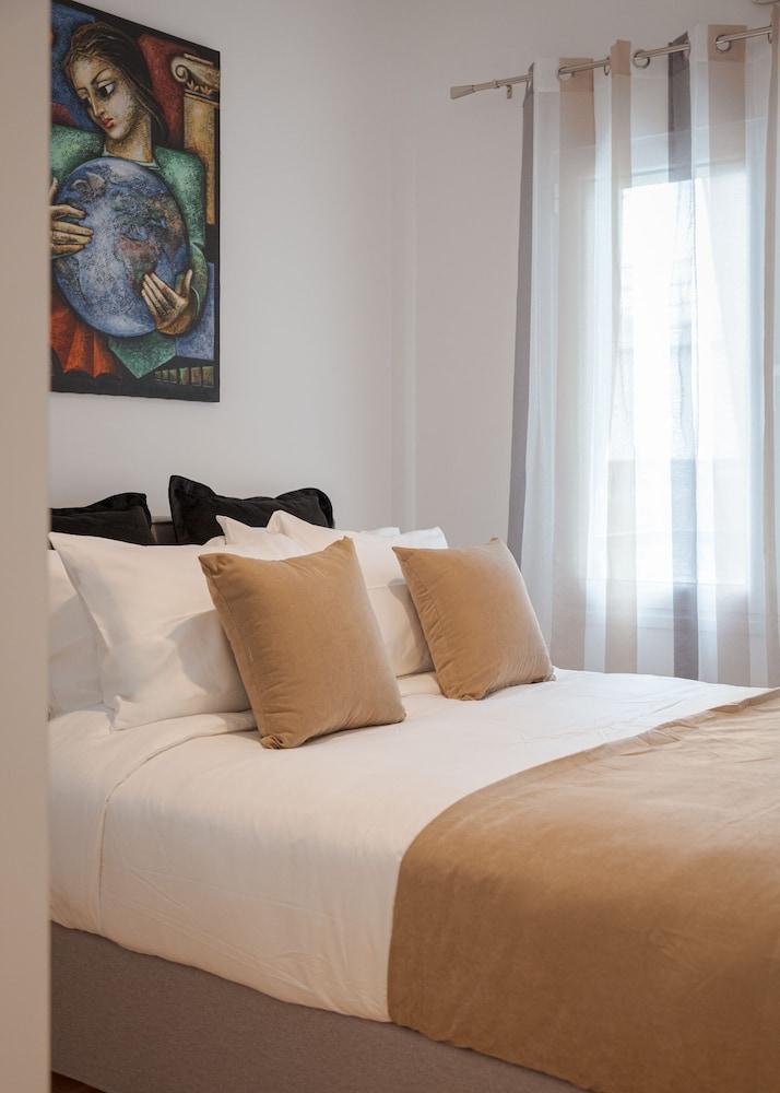 Athenian Hillside Apartment