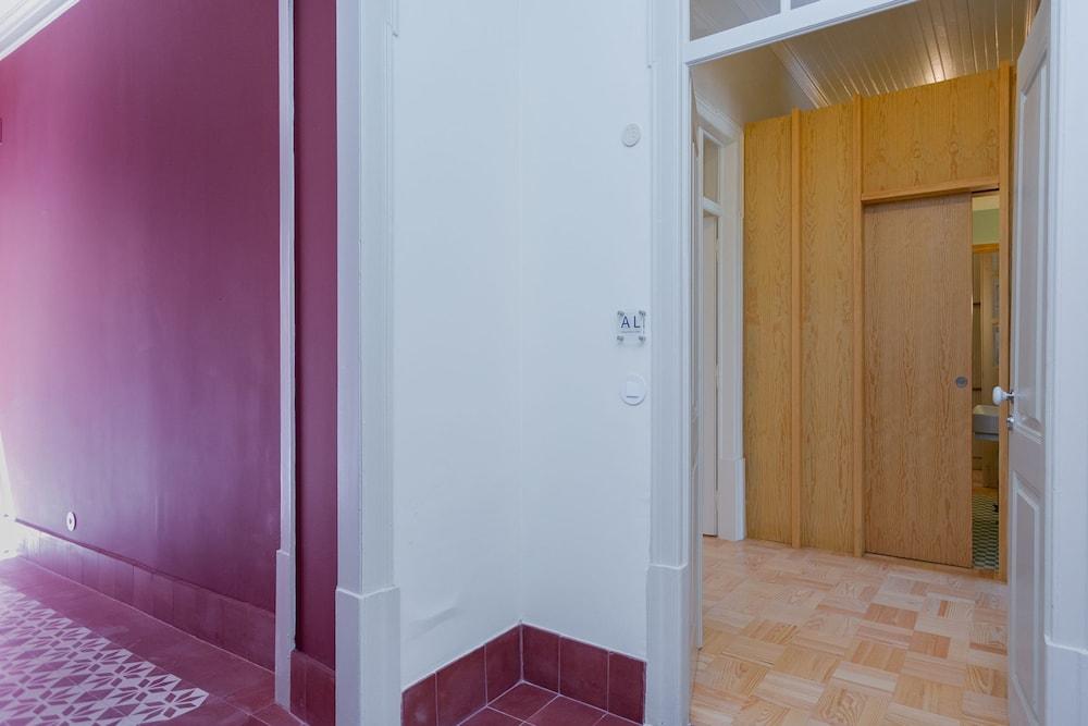 Pombaline Building V. Real Santo António