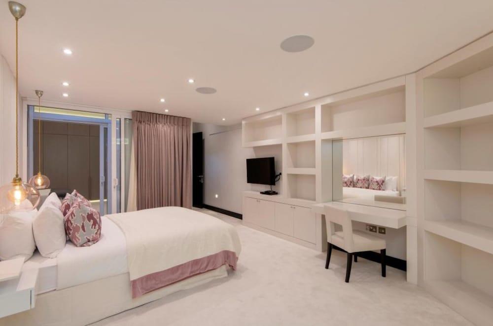 Stunning 5-bed House in London