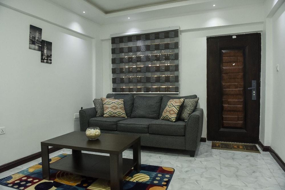 1 Bed Apartment Sleeps 2 -free Parking - Tv & Wifi