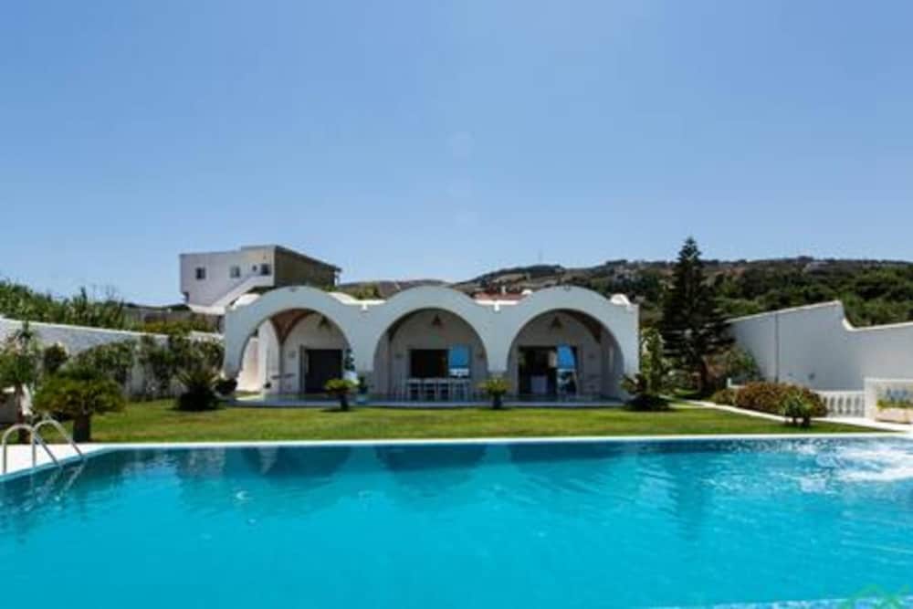 Dar Barsha Beach Front White Sand and Happiness