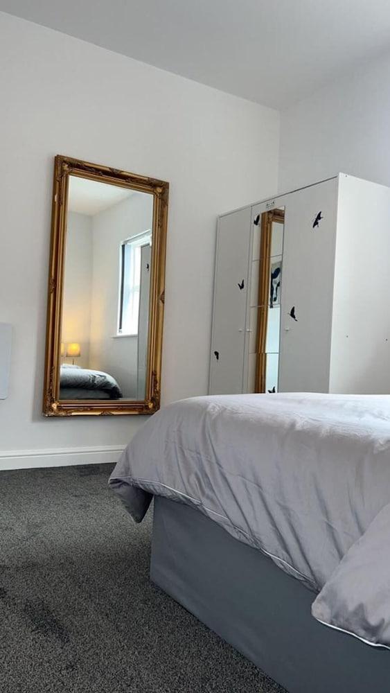 Beautiful 1-bed Apartment in Tipton