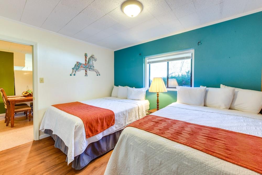 Pet-friendly Maggie Valley Retreat w/ Fire Pit