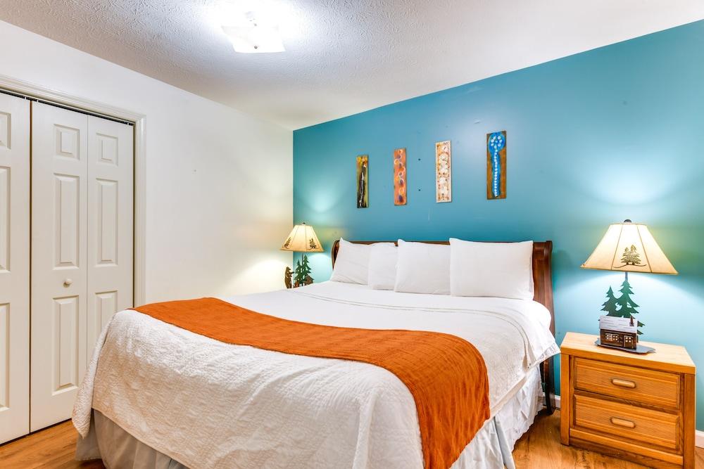 Pet-friendly Maggie Valley Retreat w/ Fire Pit